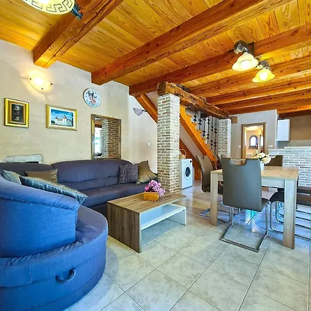 Fuer 6 Personen Ca 80 Qm In Kavran, Istrien Suedkueste Von Istrien Holiday home