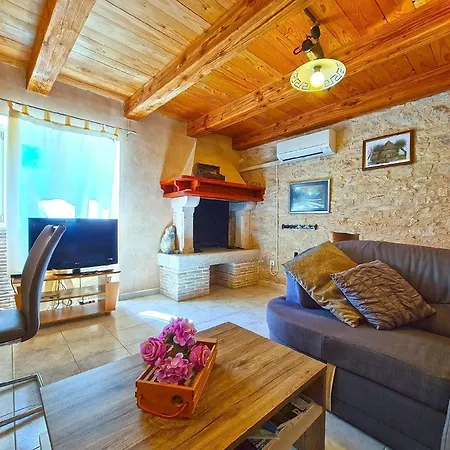 Fuer 6 Personen Ca 80 Qm In Kavran, Istrien Suedkueste Von Istrien Holiday home *