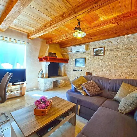 Fuer 6 Personen Ca 80 Qm In Kavran, Istrien Suedkueste Von Istrien Holiday home *